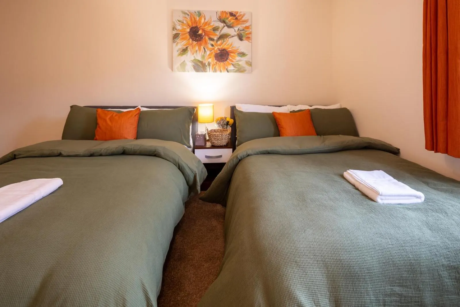 Gloucester Home Away From Home GLOUCESTERSHIRE Holiday home